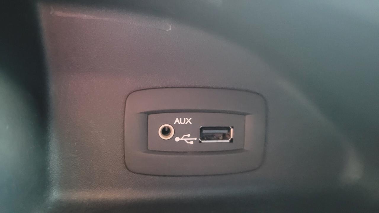 Renault Kangoo 1.5 Diesel 5 posti porte .. navi , gancio traino