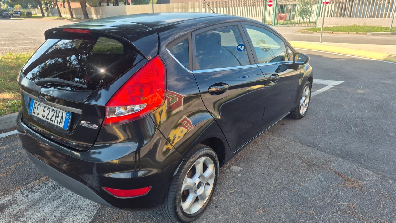 Ford Fiesta 1.4 5 porte Benzina GPL Titanium