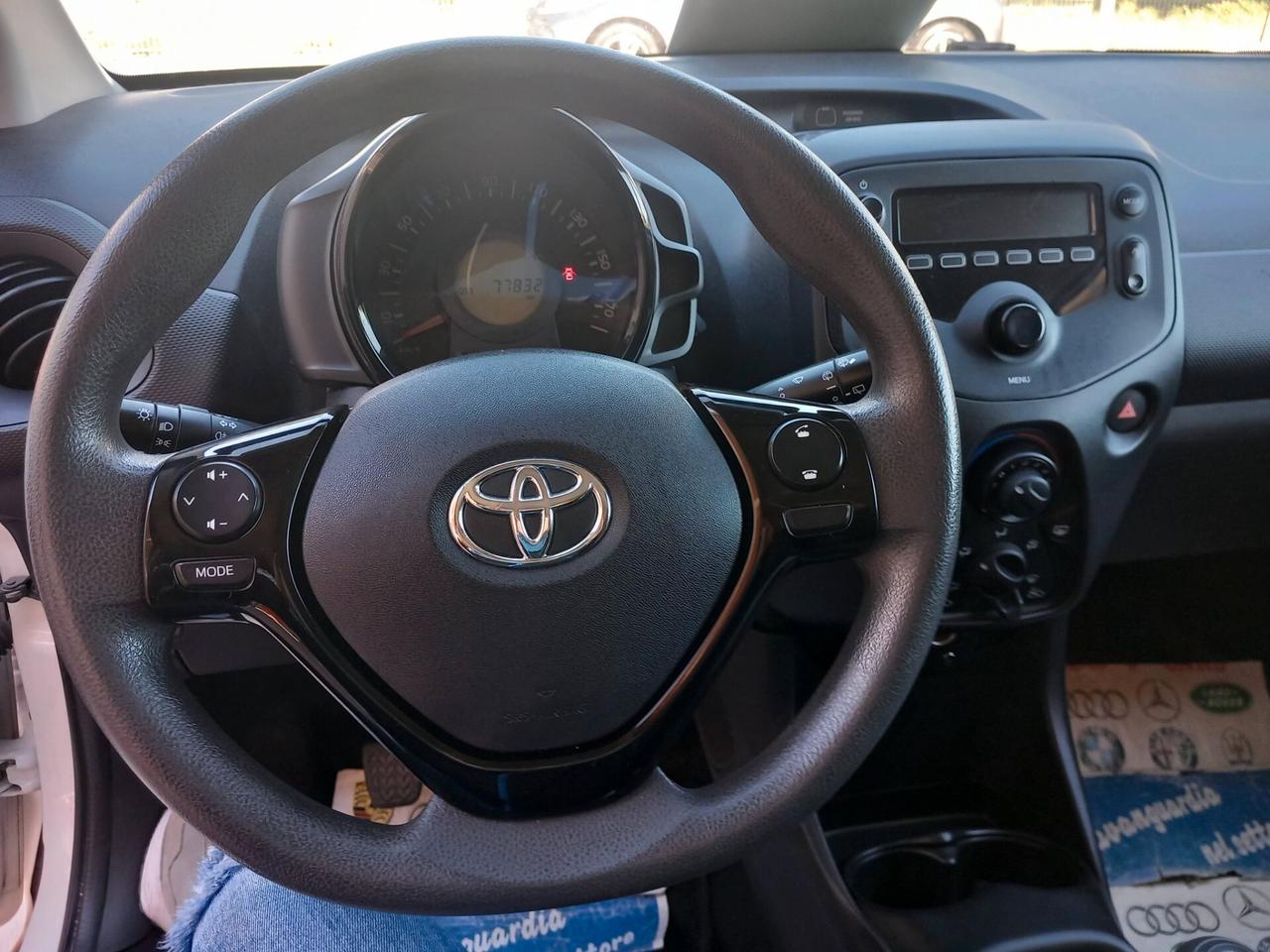 Toyota Aygo Connect 1.0 VVT-i 72 CV 5 porte x-play