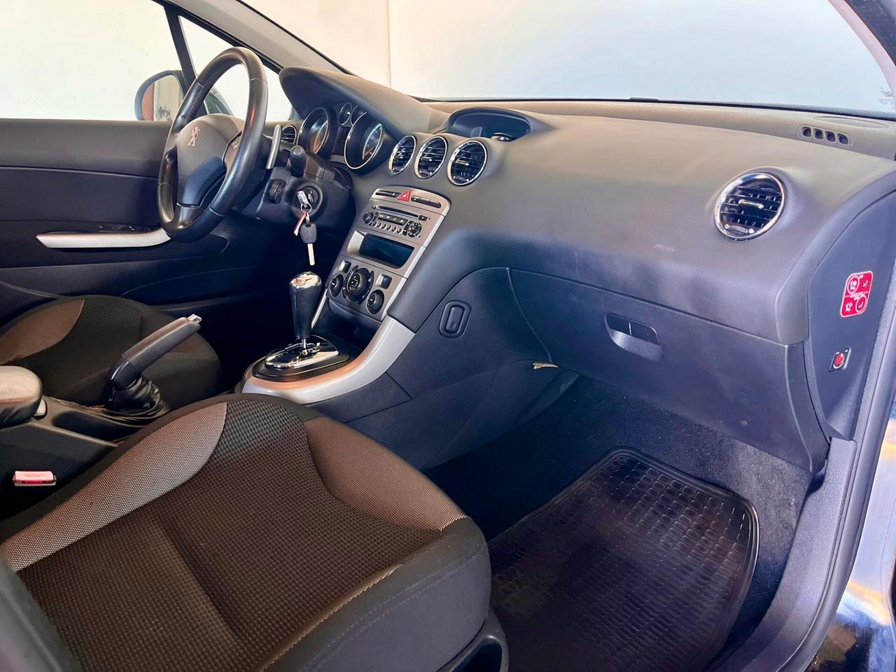 Peugeot 308 1.6 8V e-HDi 112CV Stop&Start robotiz. 5p. Business