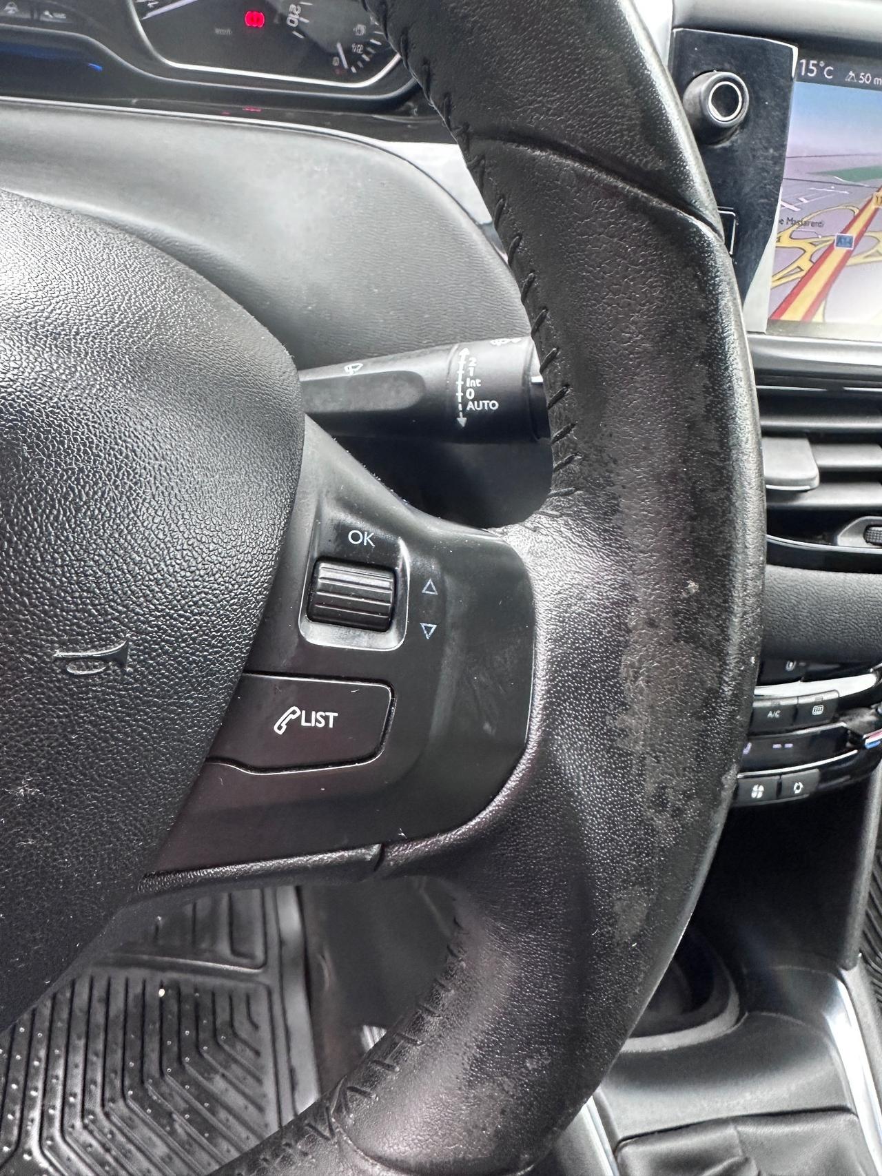 Peugeot 208 1.2 VTi 82 CV 5porte Allure Gpl