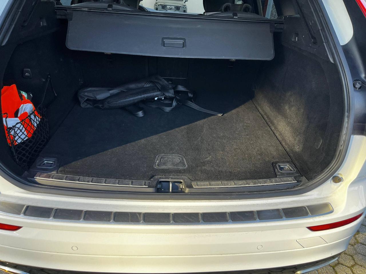 Volvo XC 60 2.0 197CV AWD R-DESIGN HYBRID/DIESEL **PREZZO VERO