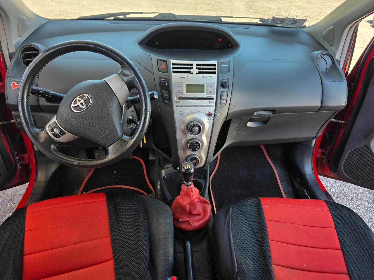 Toyota Yaris 1.0 5 porte con 250.000km Neopatentati ok