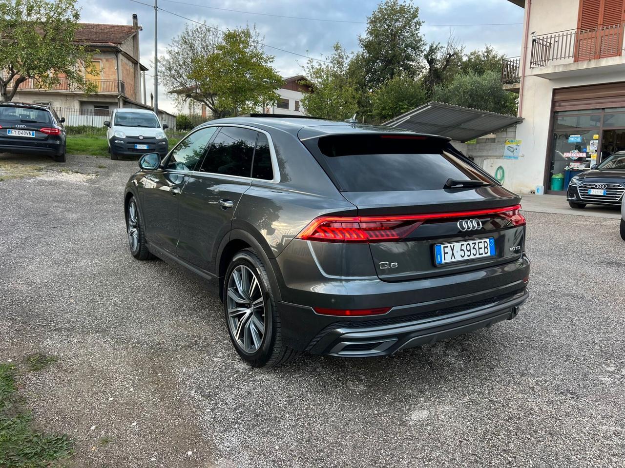 Audi Q8 45 TDI 286 cv S-Line