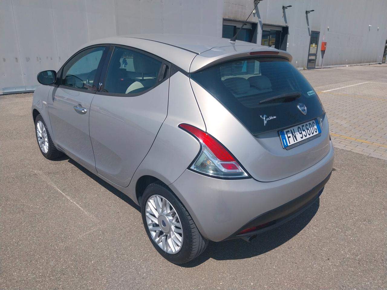 Lancia Ypsilon 1.2 69 CV 5 porte S&S Platinum