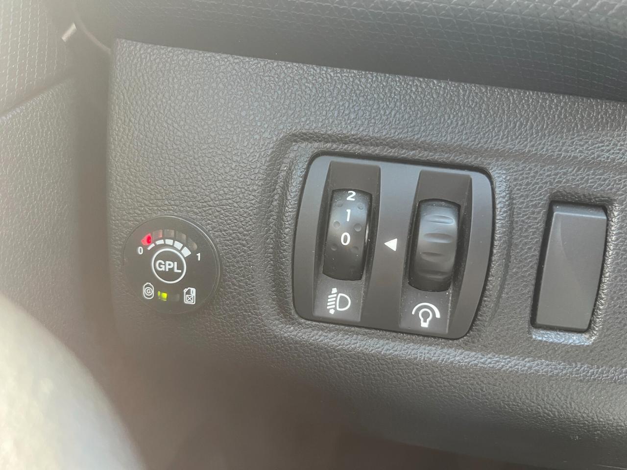 Renault Clio TCe 12V 90 CV GPL 5 porte Moschino Intens
