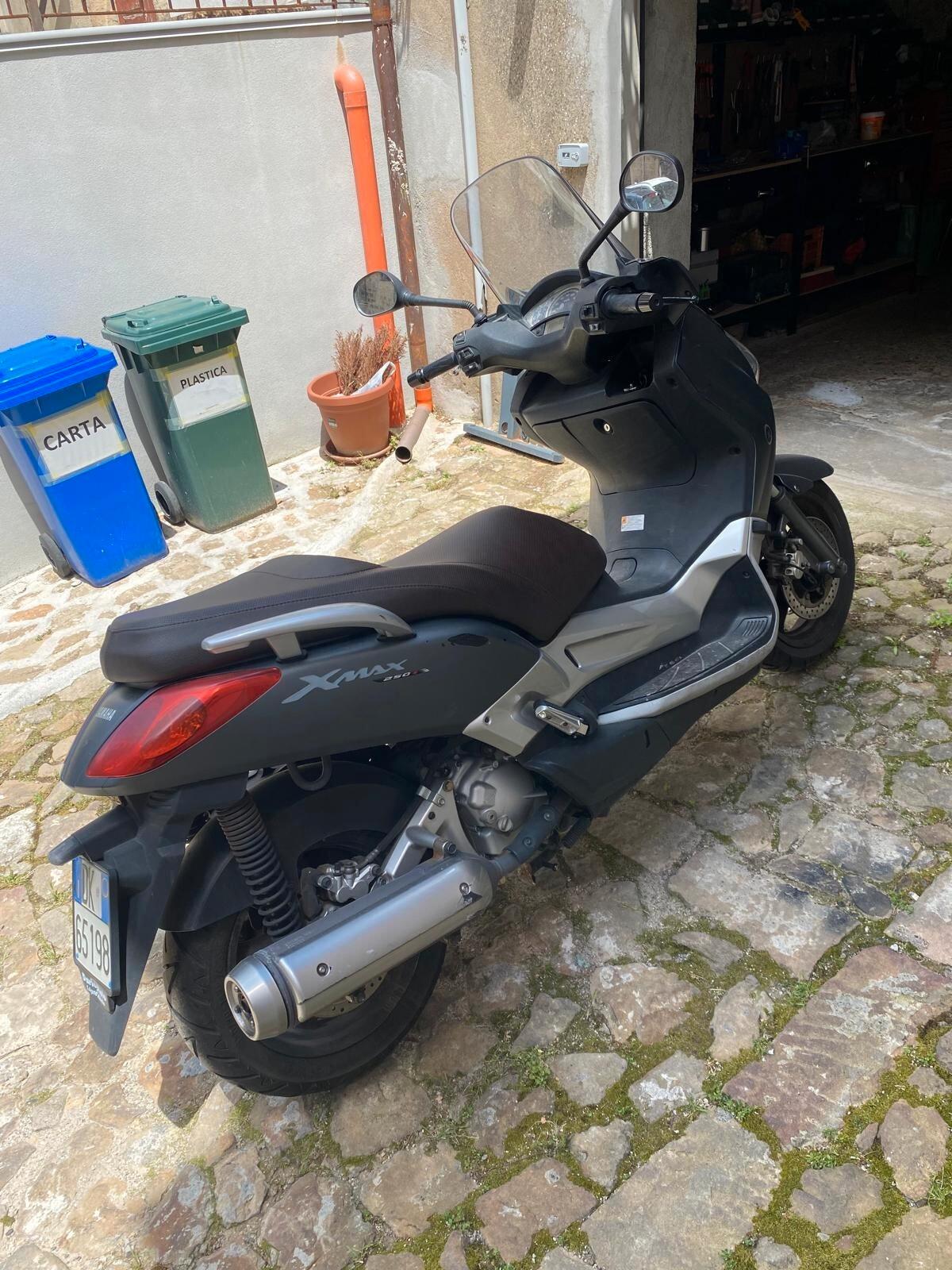 Yamaha X-Max 250