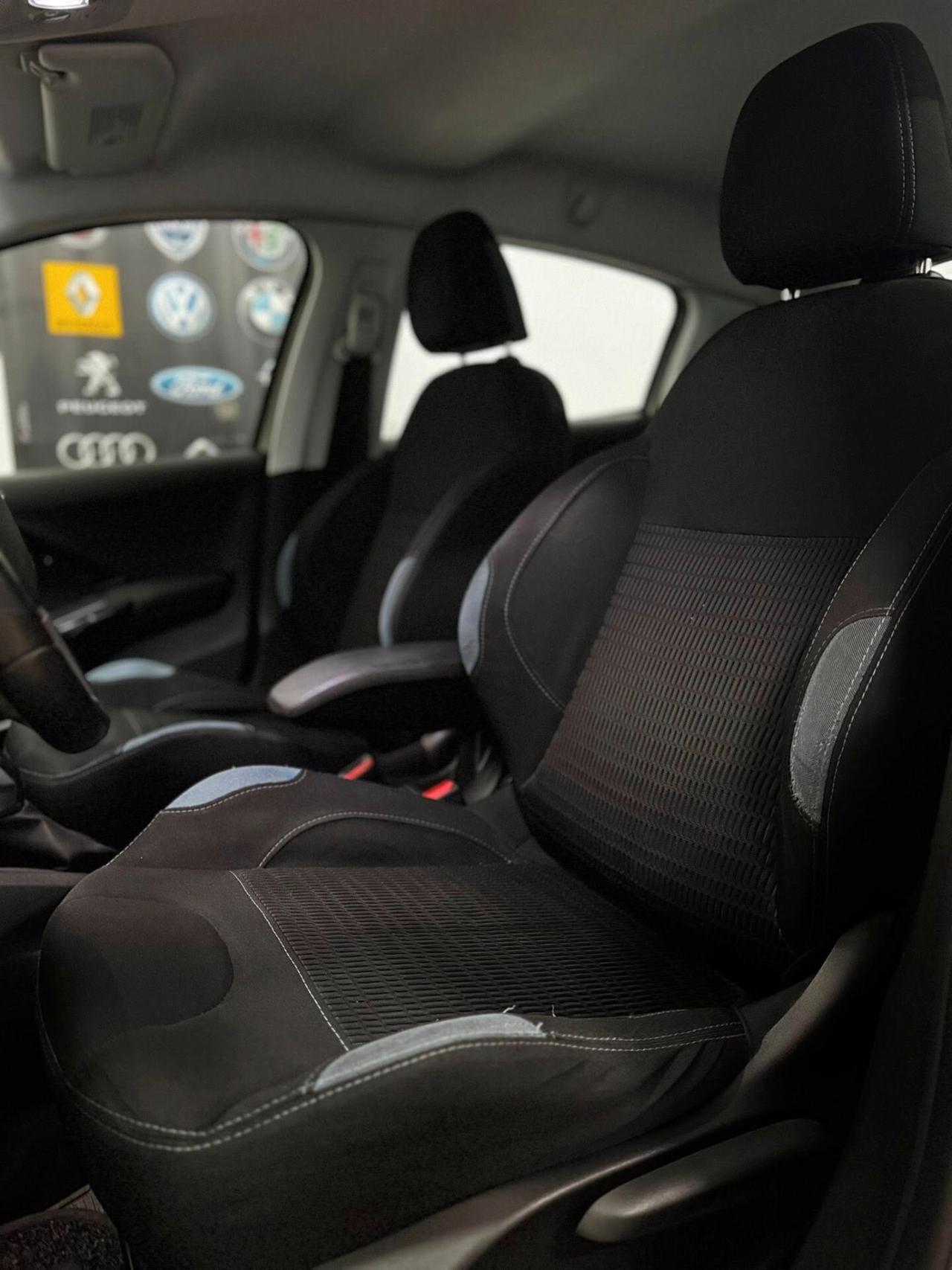 Peugeot 208 1.4 HDi 68 CV 5 porte Allure