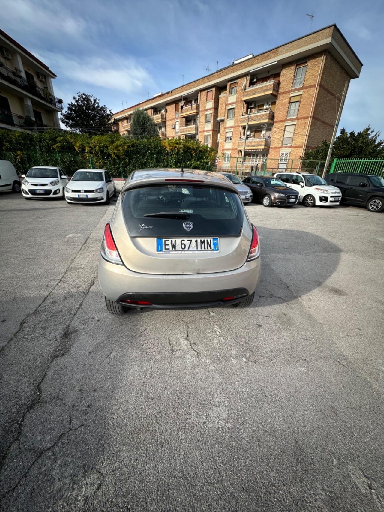 Lancia Ypsilon 0.9 TwinAir 85 CV 5 porte Metano Ecochic Gold