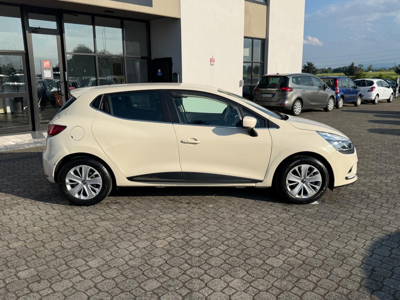 Renault Clio 1.2 75CV 5 porte Zen
