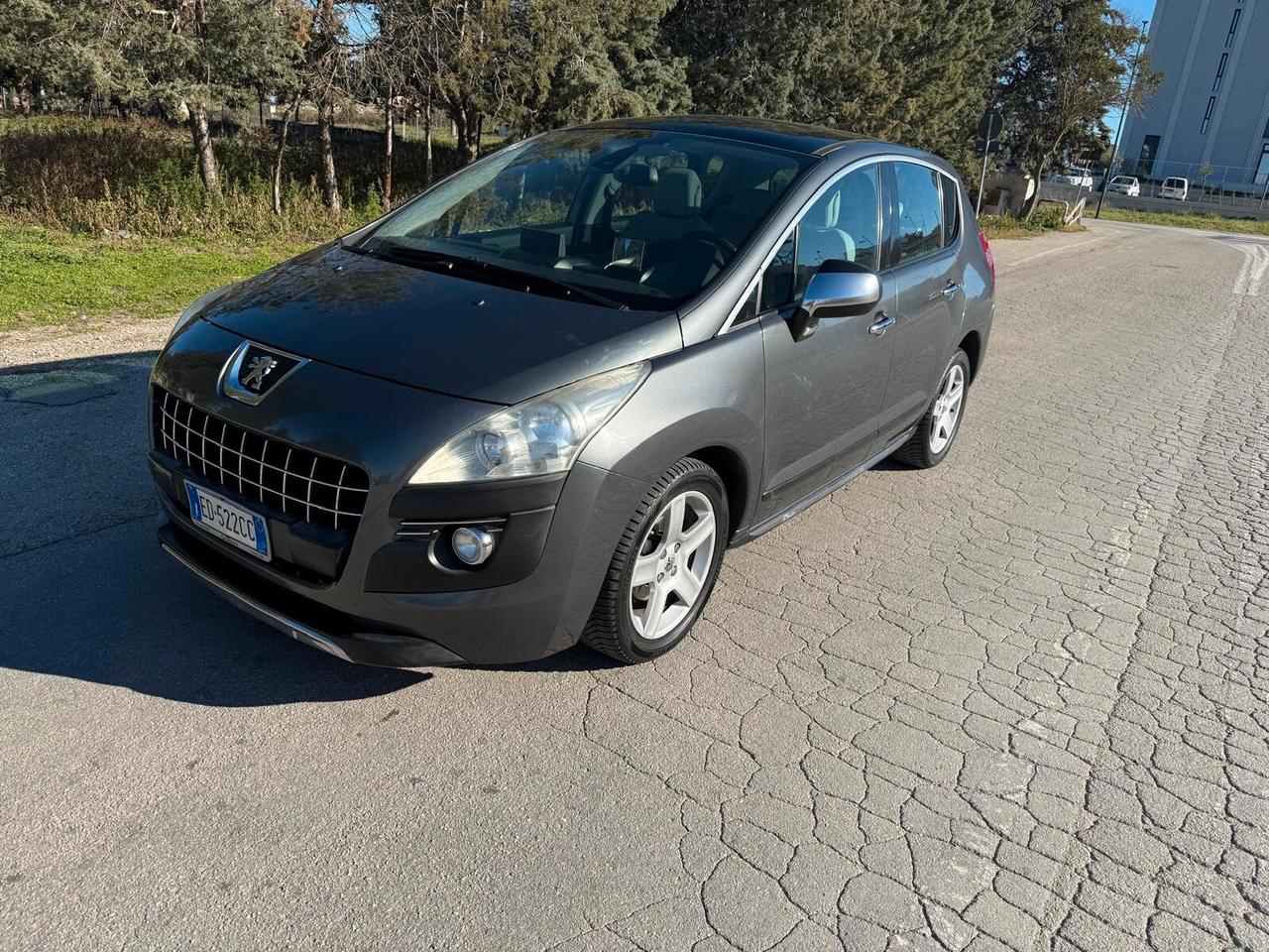 Peugeot 3008 1.6 HDi 110CV cambio robotizzato Tecno tetto panoramico