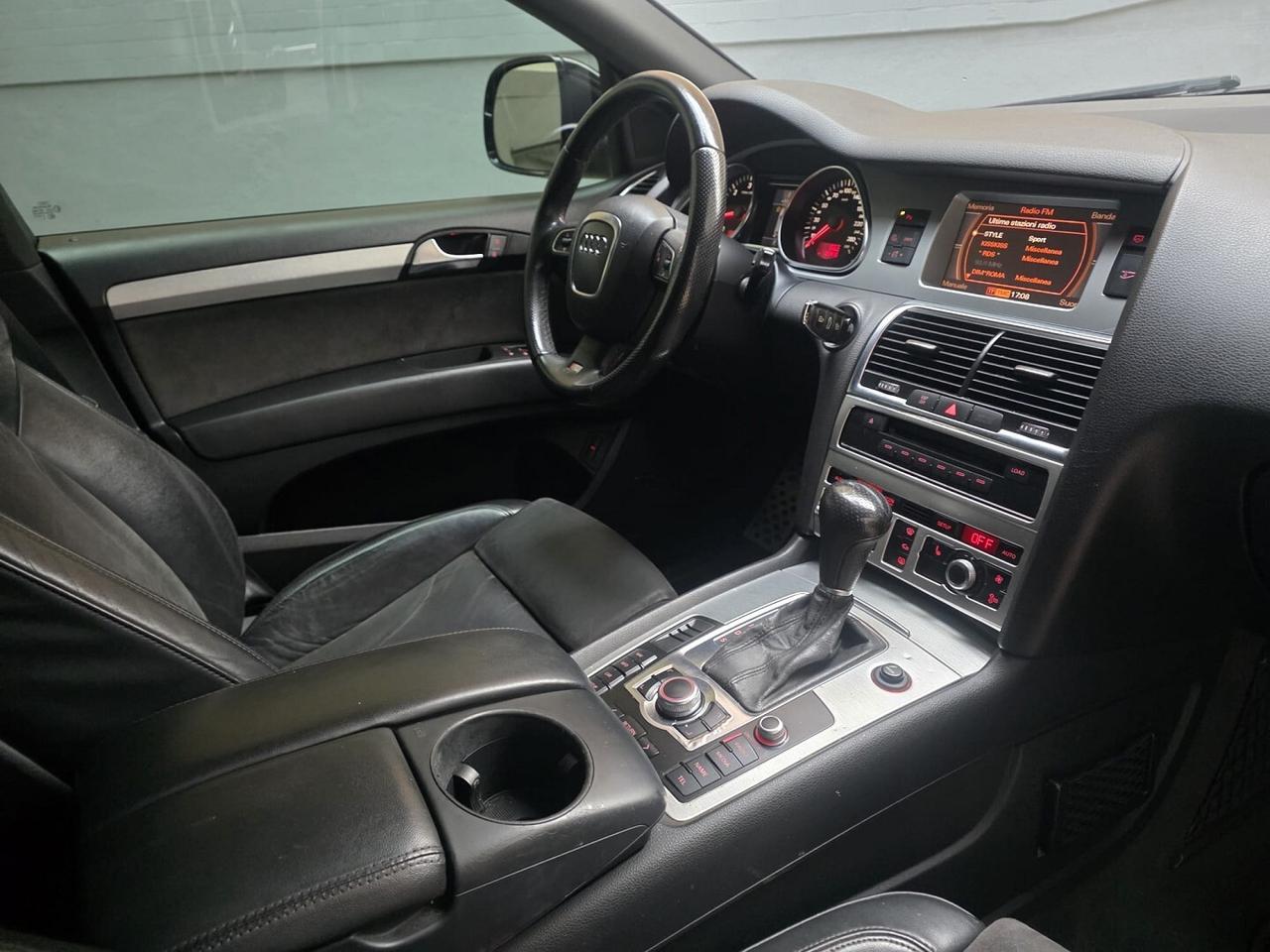 AUDI Q7 3.0 TDi S line- 7 POSTI