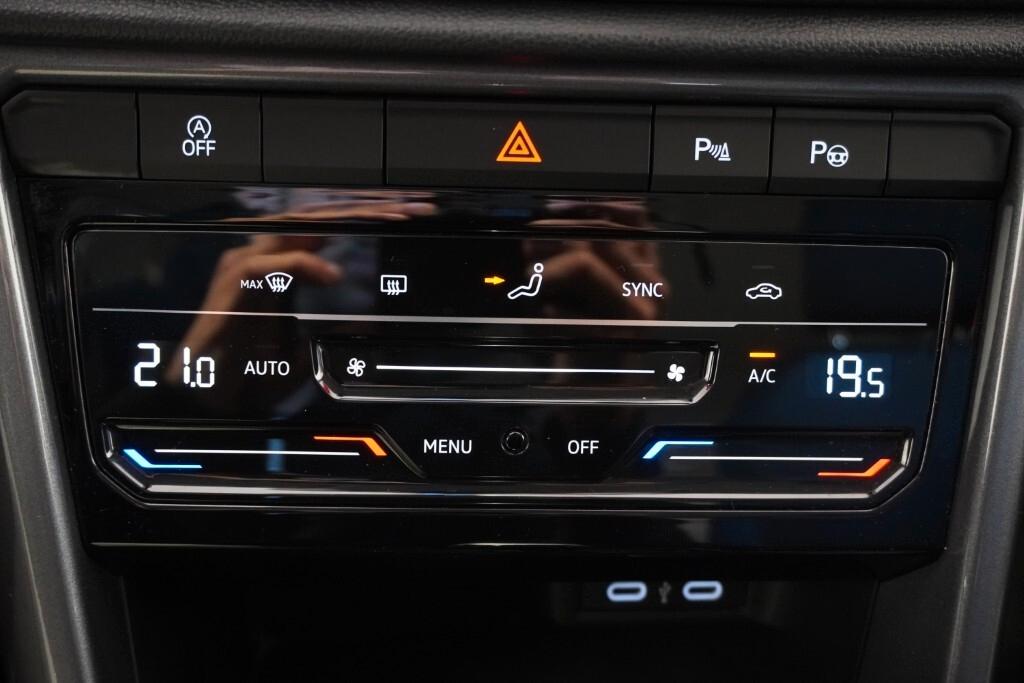 VOLKSWAGEN T-ROC 2.0 TDI 150CV DSG SCR STYLE ( FARI IQ-LIGHT LED MATRIX - DIGITAL COCKPIT - ADAPTIVE CRUISE - NAVI - APP CONNECT - PARK ASSIST - CERCHI 17 )