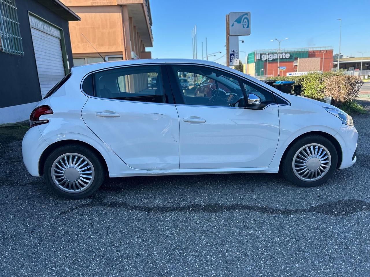 Peugeot 208 Allure 1.2 PureTech 82 #8112