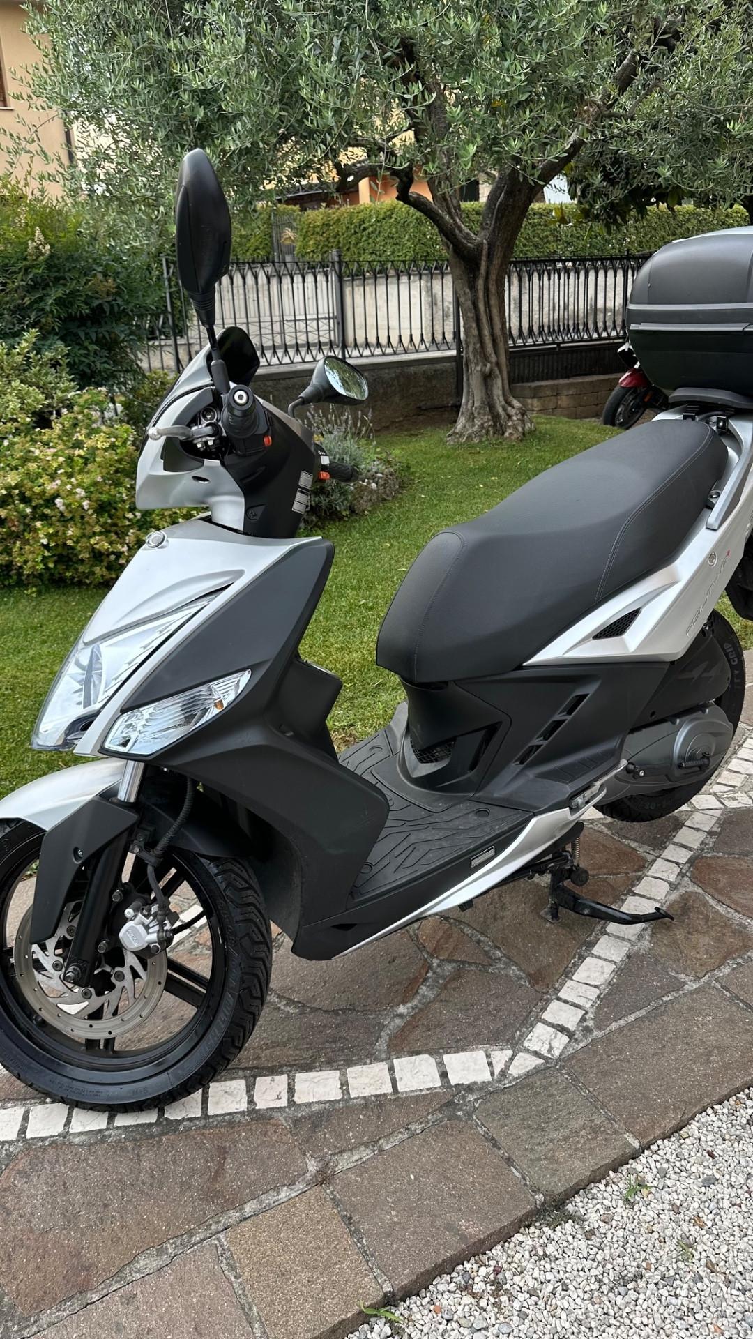 Kymco Agility 125 R 16 Plus Parabrezza e bauletto