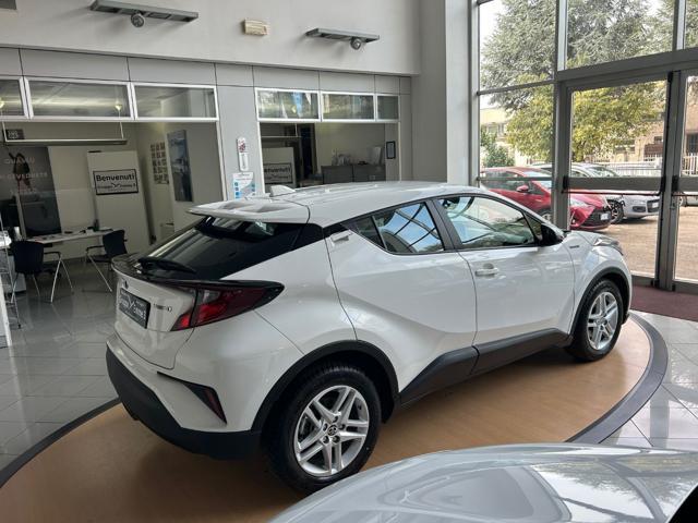 TOYOTA C-HR 1.8 Hybrid E-CVT BUSSINES