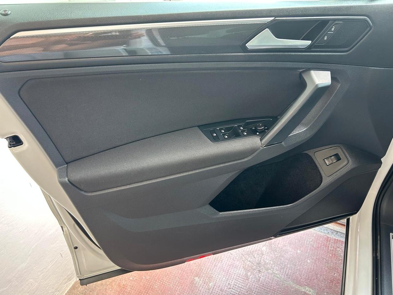 Volkswagen Tiguan 2.0 TDI SCR DSG 4MOTION R-LINE