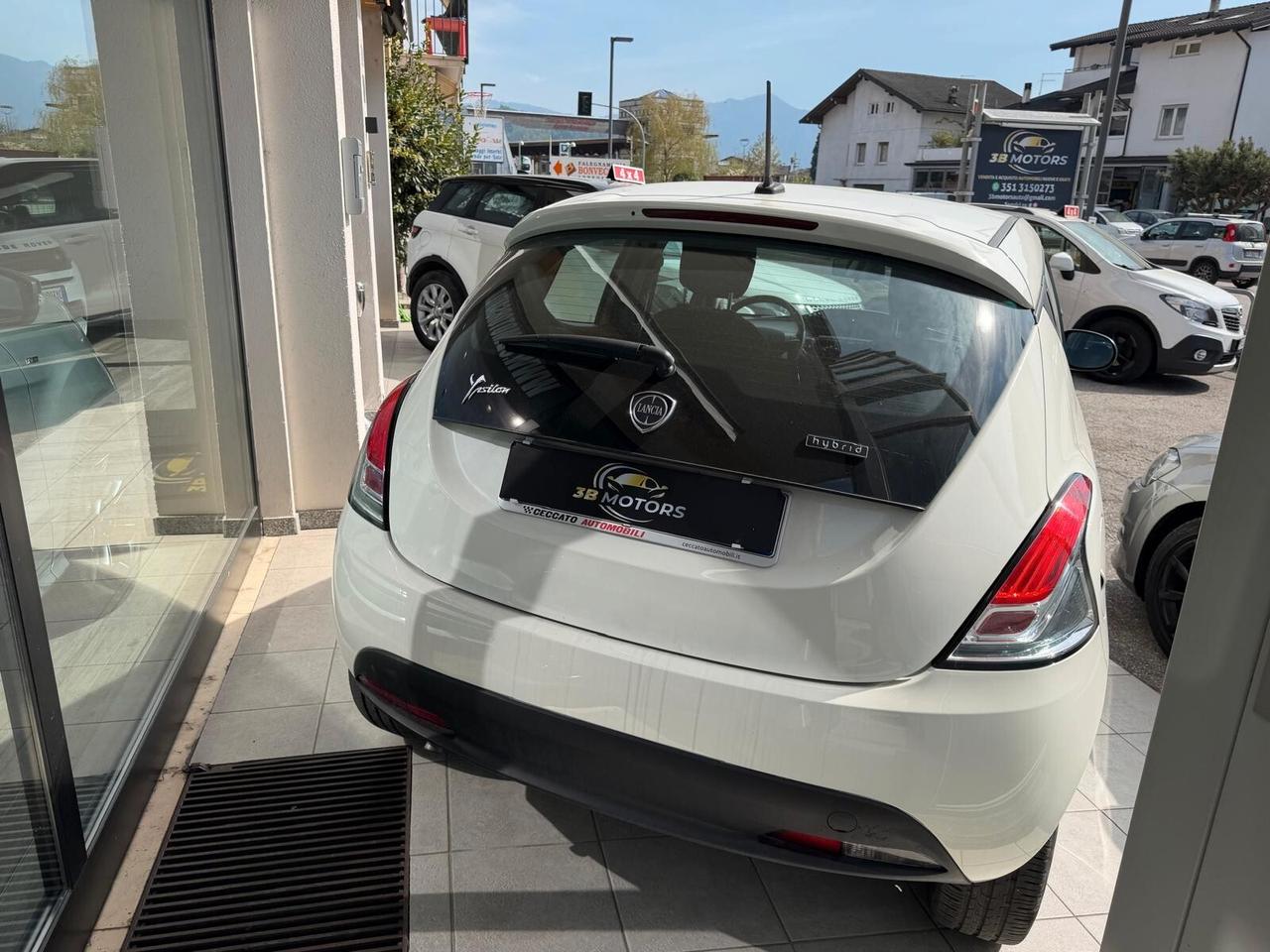 Lancia Ypsilon 1.0 FireFly 5 porte S&S Hybrid UnYca