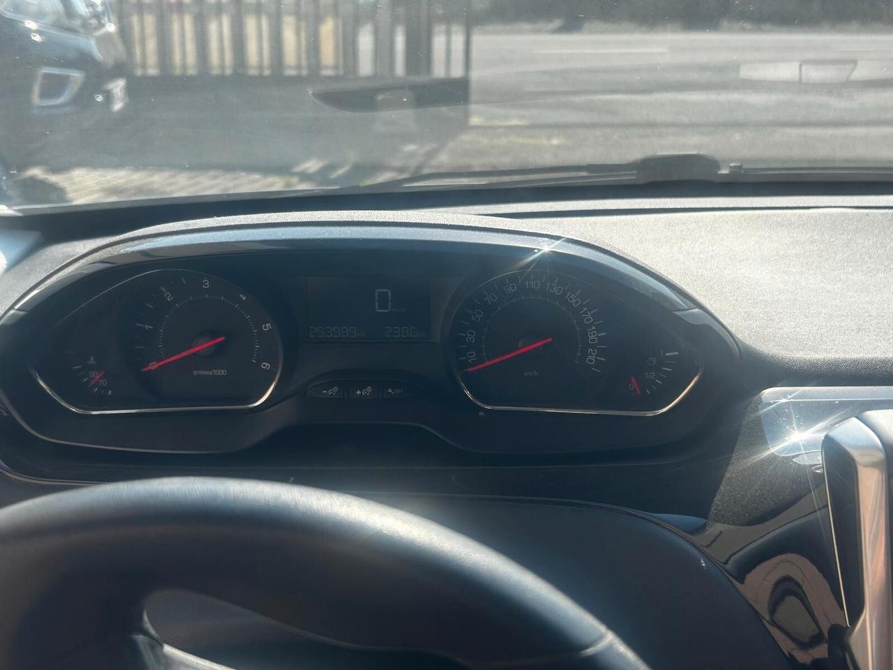 Peugeot 208 1.4 HDi 68 CV 3 porte Access