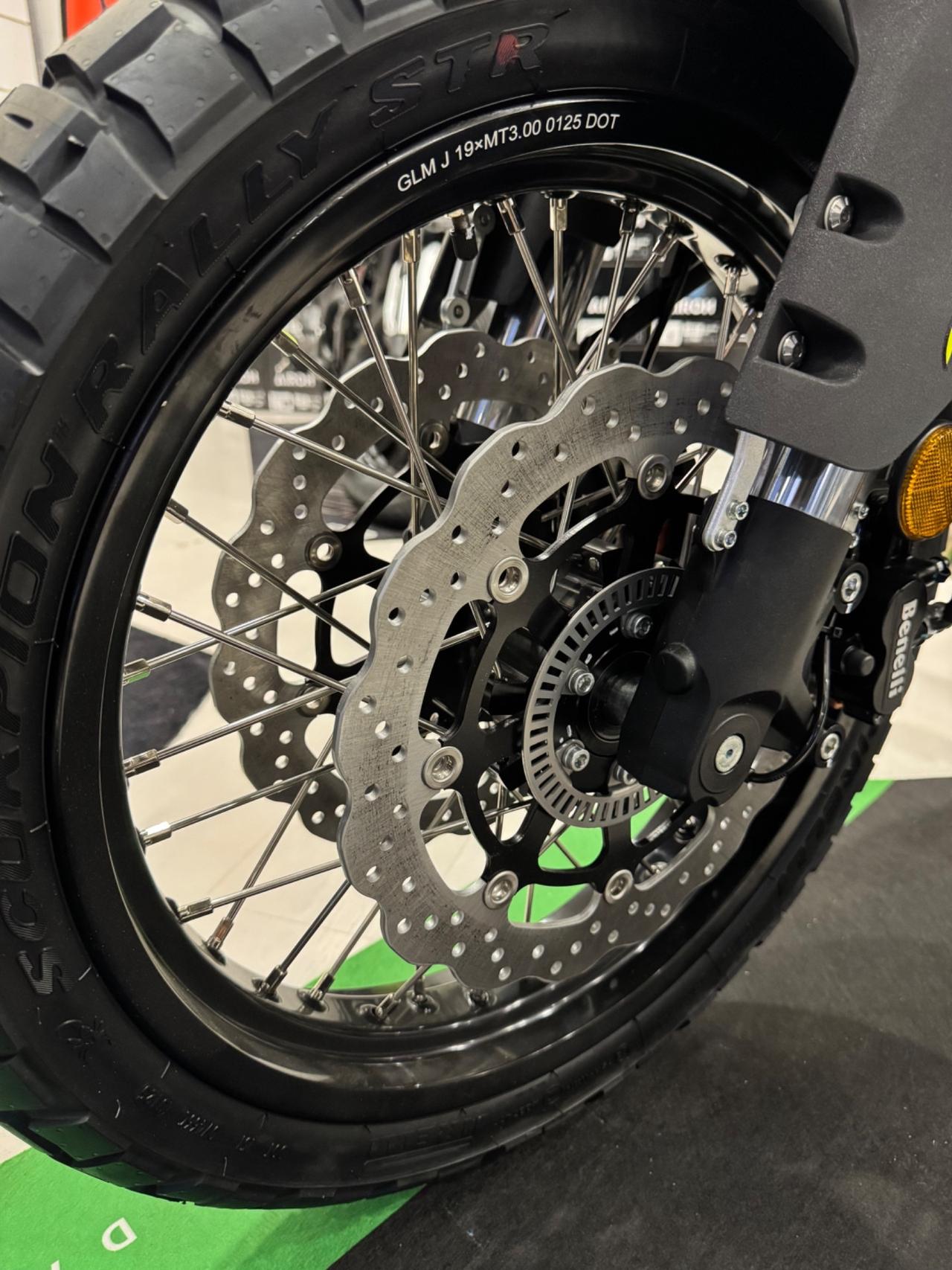 Benelli TRK 702 X!! CON TRIS DI VALIGIE IN ALLUMINIO!!