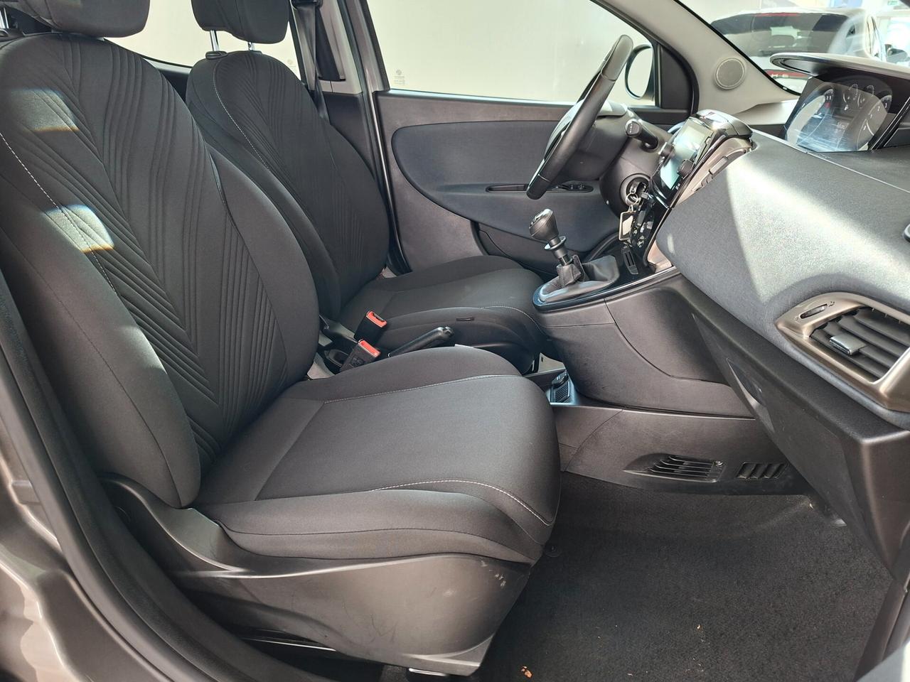 Lancia Ypsilon 1.0 FireFly 5 porte S&S Hybrid Gold