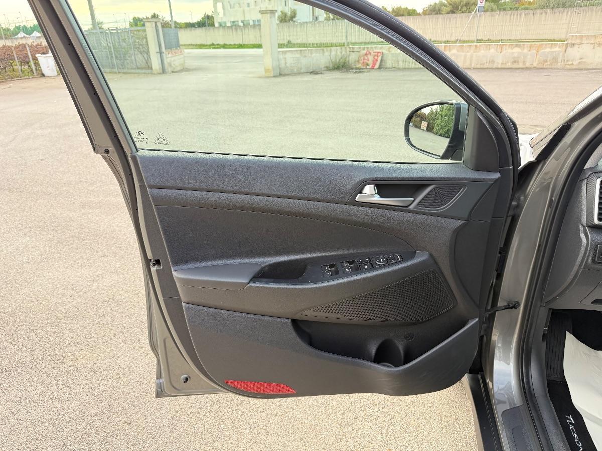 HYUNDAI TUCSON 1.6 CRDI EXELLENCE PREMIUM PACK 2WD 115 C.V.