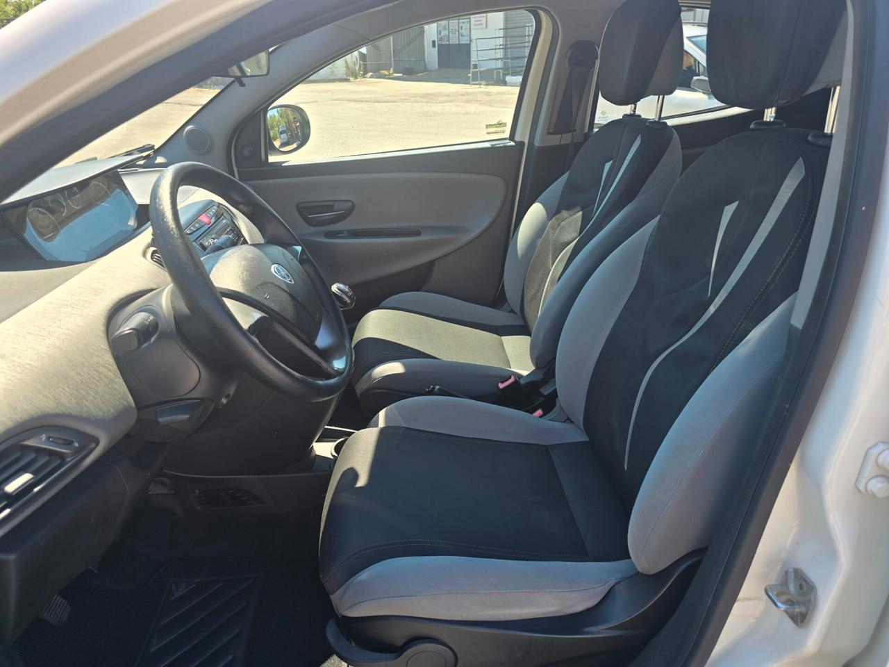 Lancia Ypsilon 1.2 69 CV 5 porte GPL Ecochic Silver