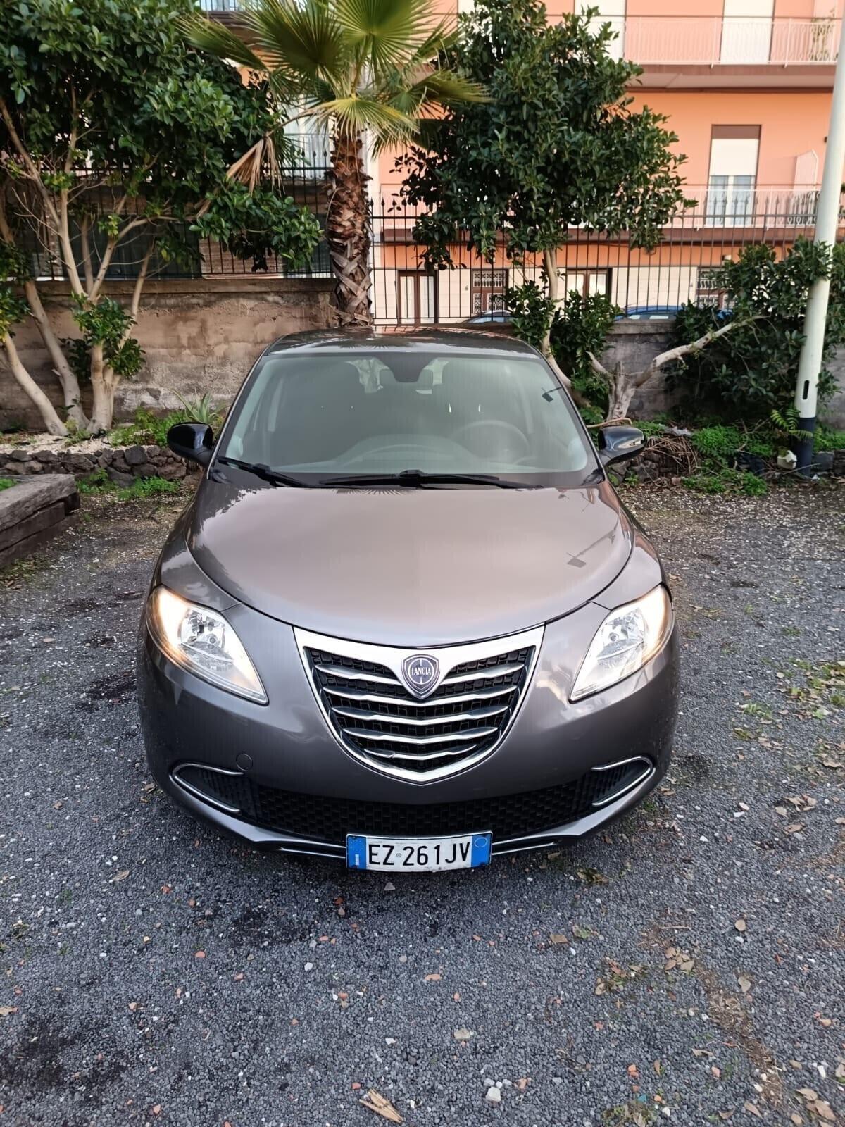 Lancia Ypsilon 1.2 69 CV 5 porte ok neopatentati