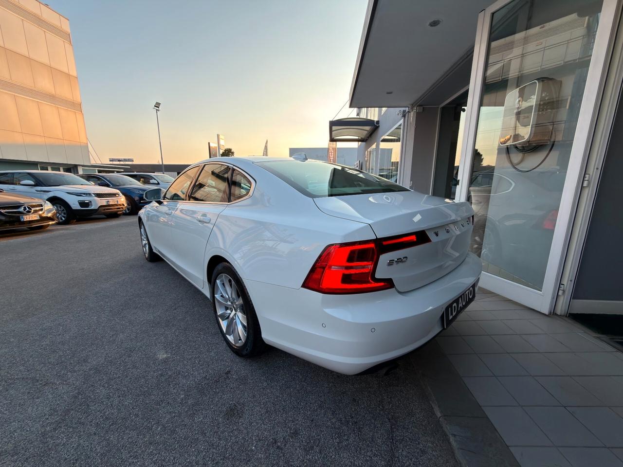 Volvo S90 D5 AWD Geartronic Momentum