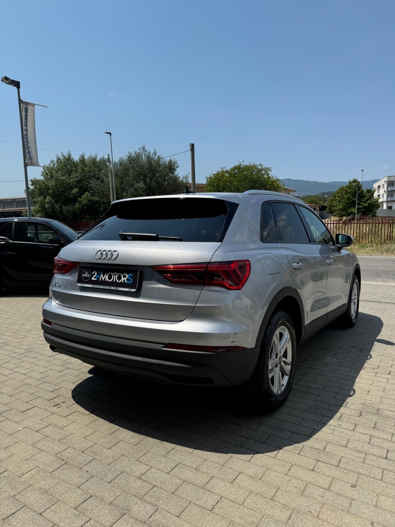 Audi Q3 45 1.4 tfsi e Business s-tronic