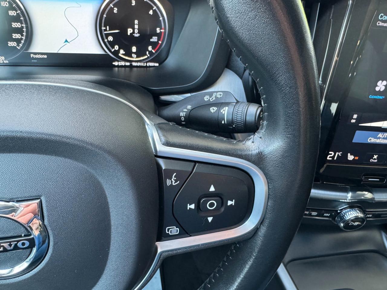 Volvo XC60 2.0 b4 MomentumPro AWD GEARTRONIC PROMO