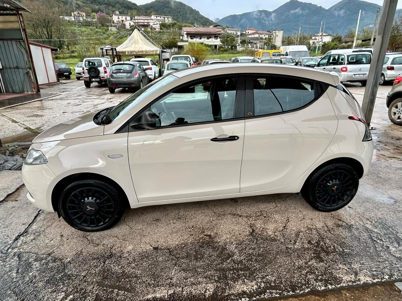 Lancia Ypsilon 1.2 69 CV 5 porte GPL Ecochic Monogram