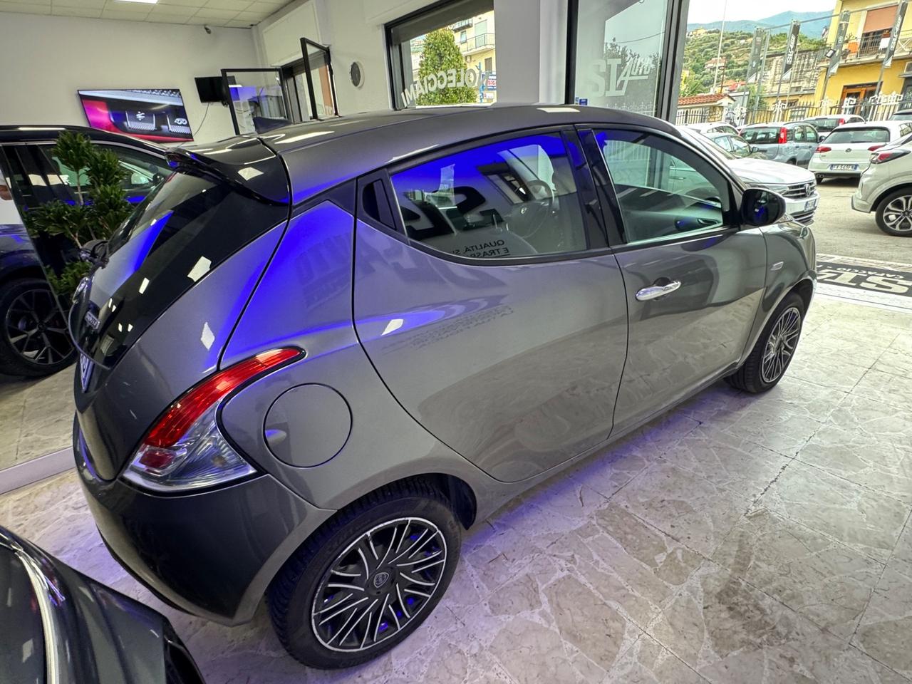 Lancia Ypsilon 1.0 FireFly 5 porte S&S Hybrid Alberta Ferretti