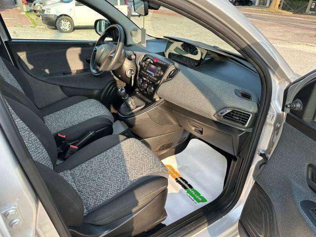 LANCIA Ypsilon 1.0 FireFly 5 porte S&S Hybrid Silver