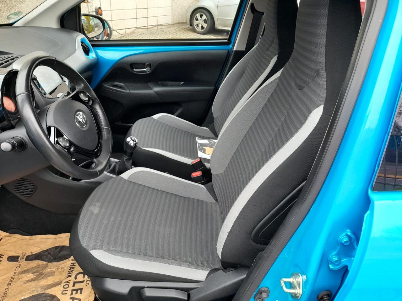 Toyota Aygo Connect 1.0 VVT-i 72 CV 5 porte x-play