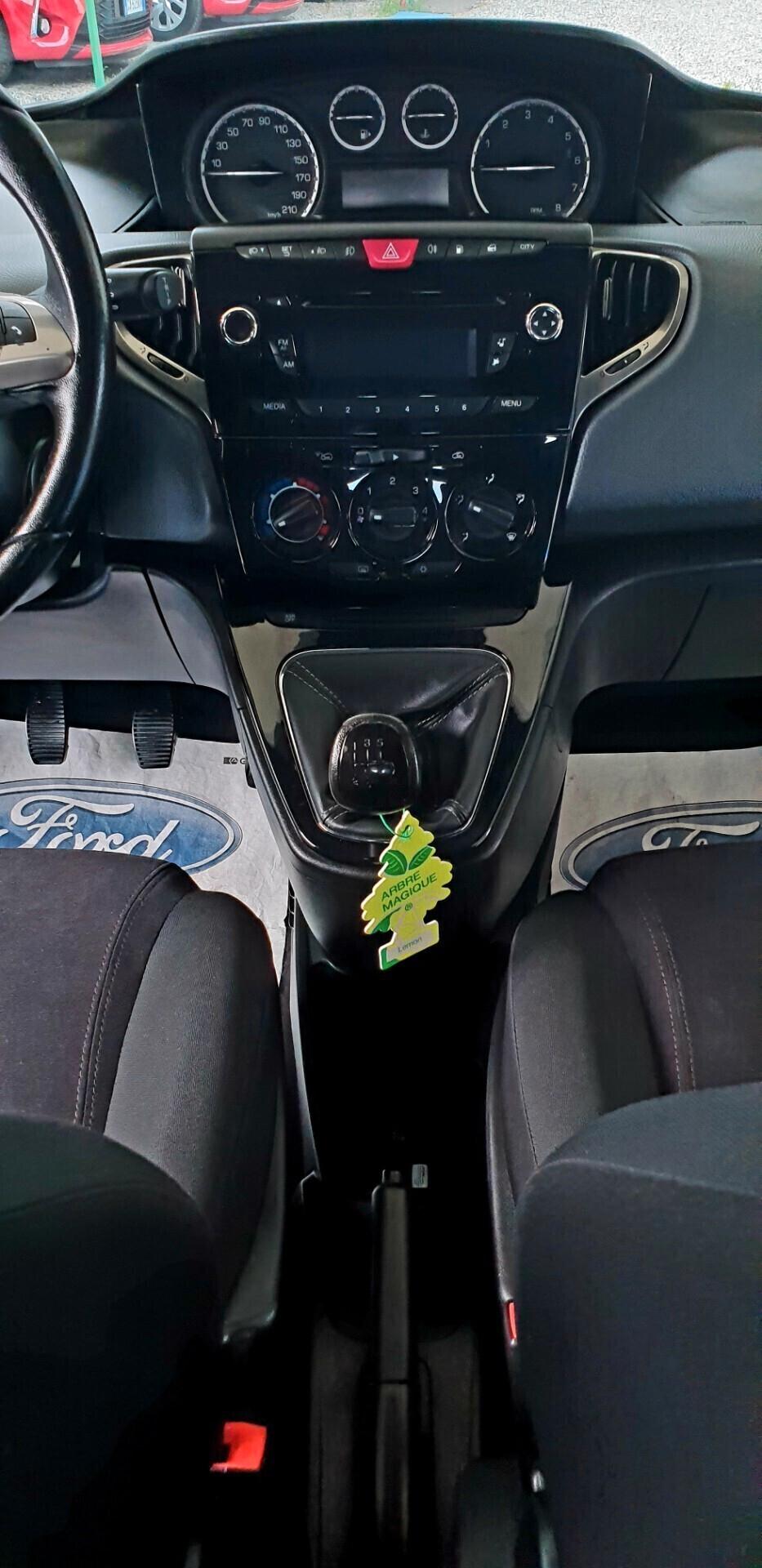 LANCIA YPSILON 1.2 BENZ/G.P.L BOMBOLA. VALIDA 2035