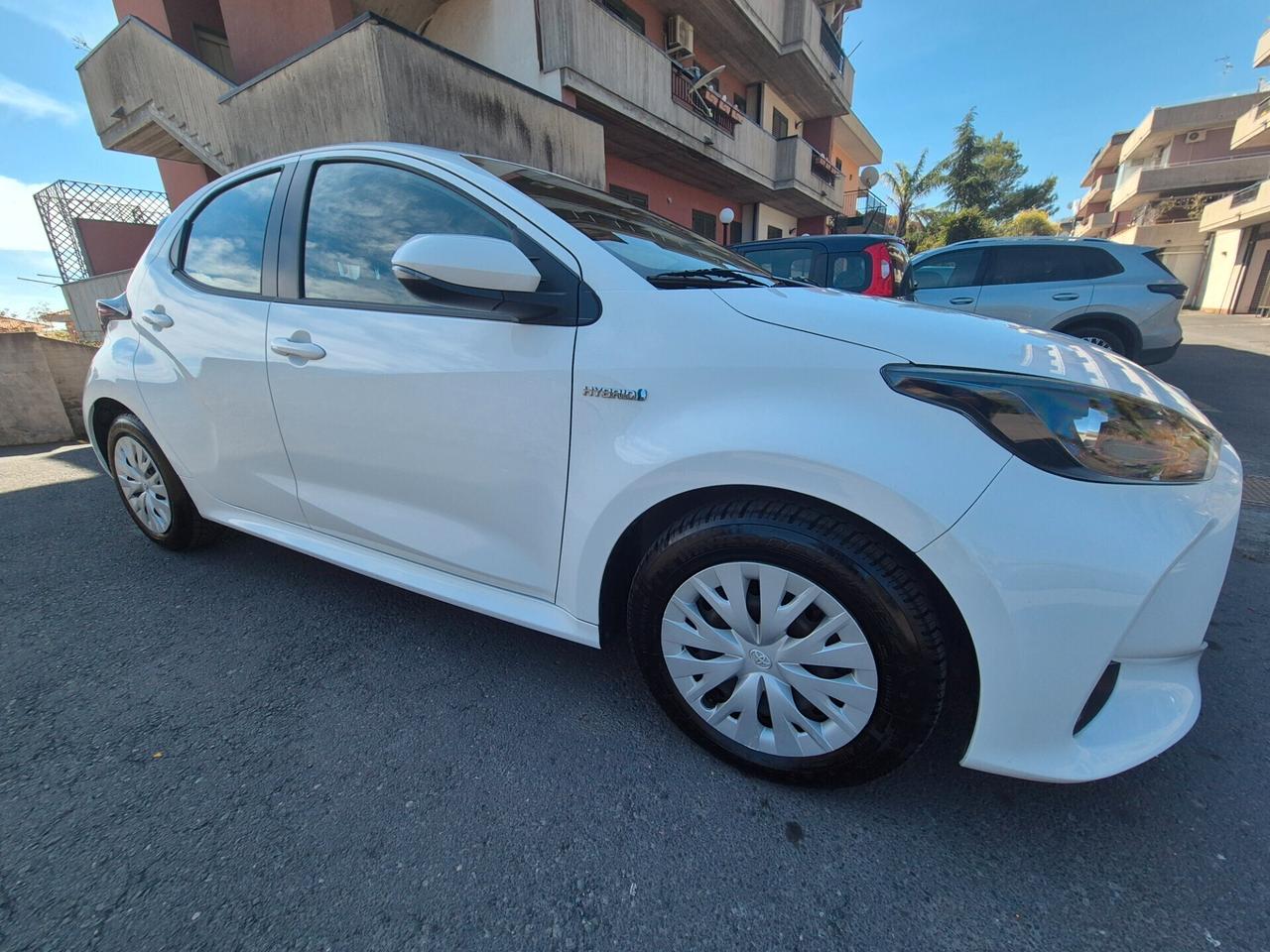 Toyota Yaris 1.5 Hybrid iva esposta inclusa 2021