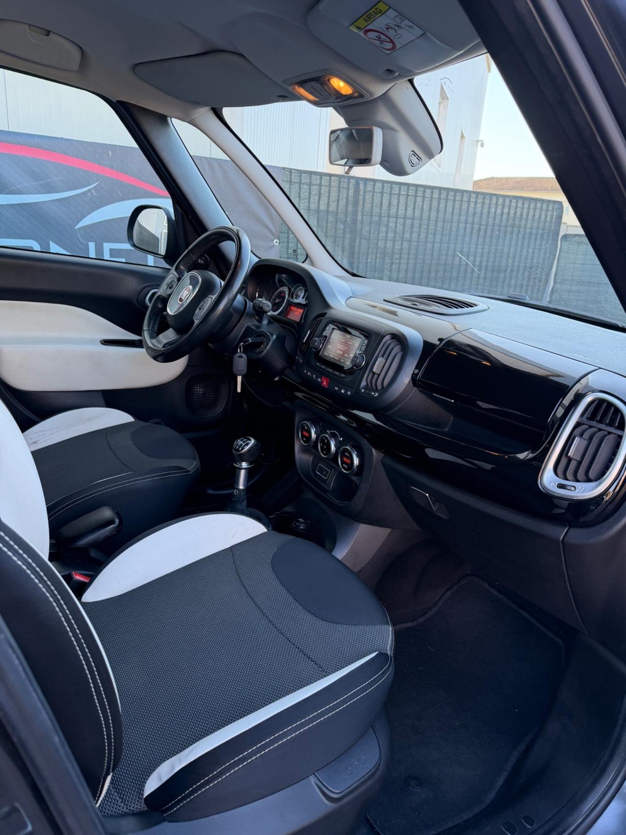 Fiat 500L Living 1.6D 105 CV BICOLOR TREKKING