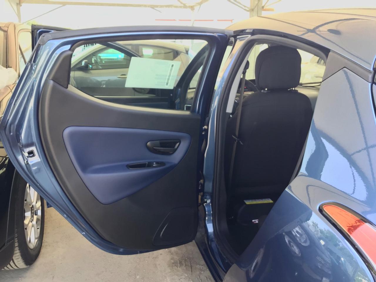 Lancia Ypsilon 1.0 FireFly 70 Cv Hybrid Platino KM0