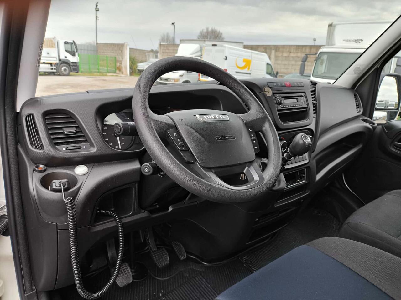 IVECO DAILY 35C16 RIBALTABILE TRILATERALE CON GRU' HC 33 RIF:5224