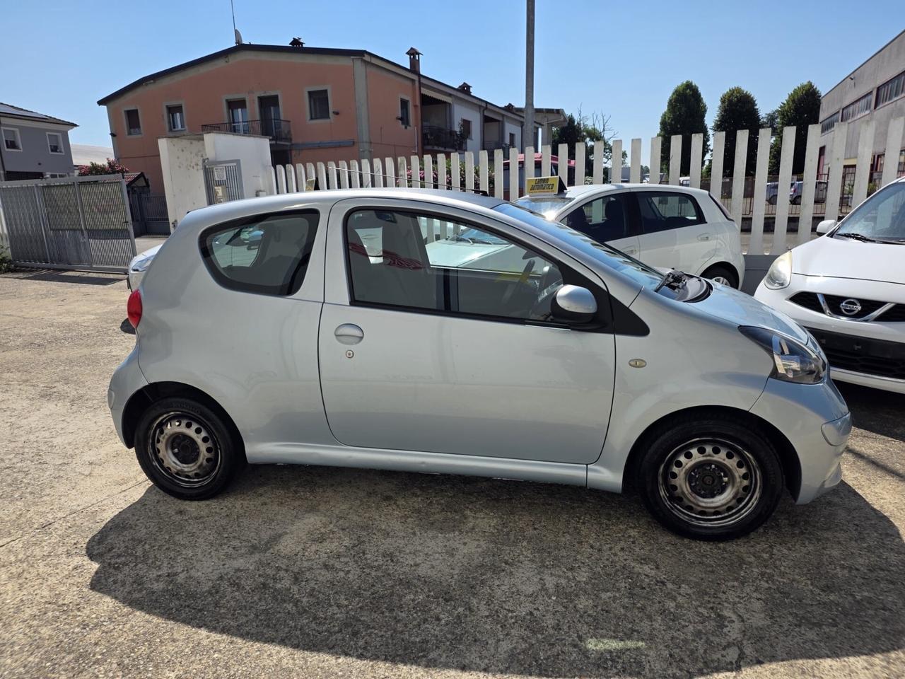 Toyota Aygo 1.0 12V VVT-i 3 p. Neopatentati