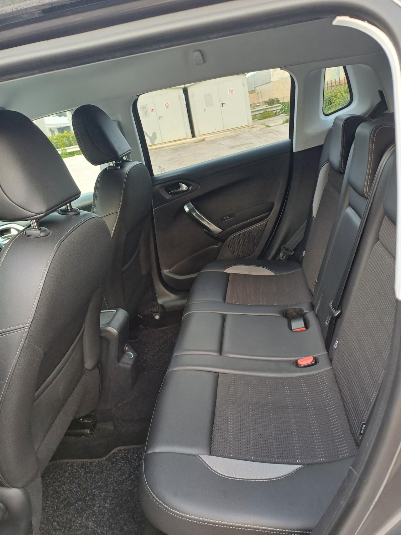 Peugeot 2008 BlueHDi 100 Allure