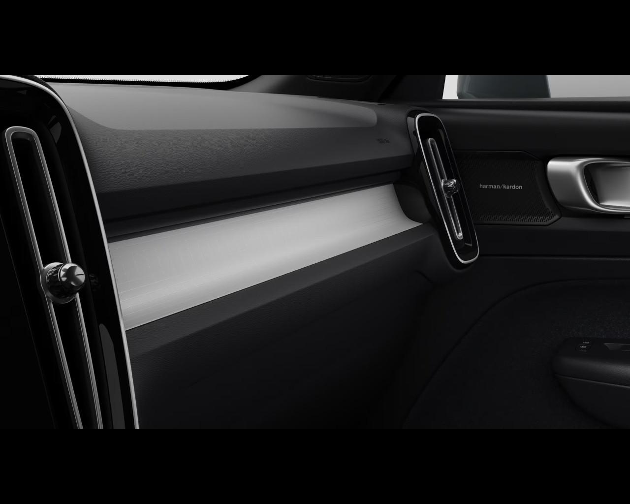 VOLVO XC40 CORE B3 AUTO PREZZO PROMO FINO A FINE MESE