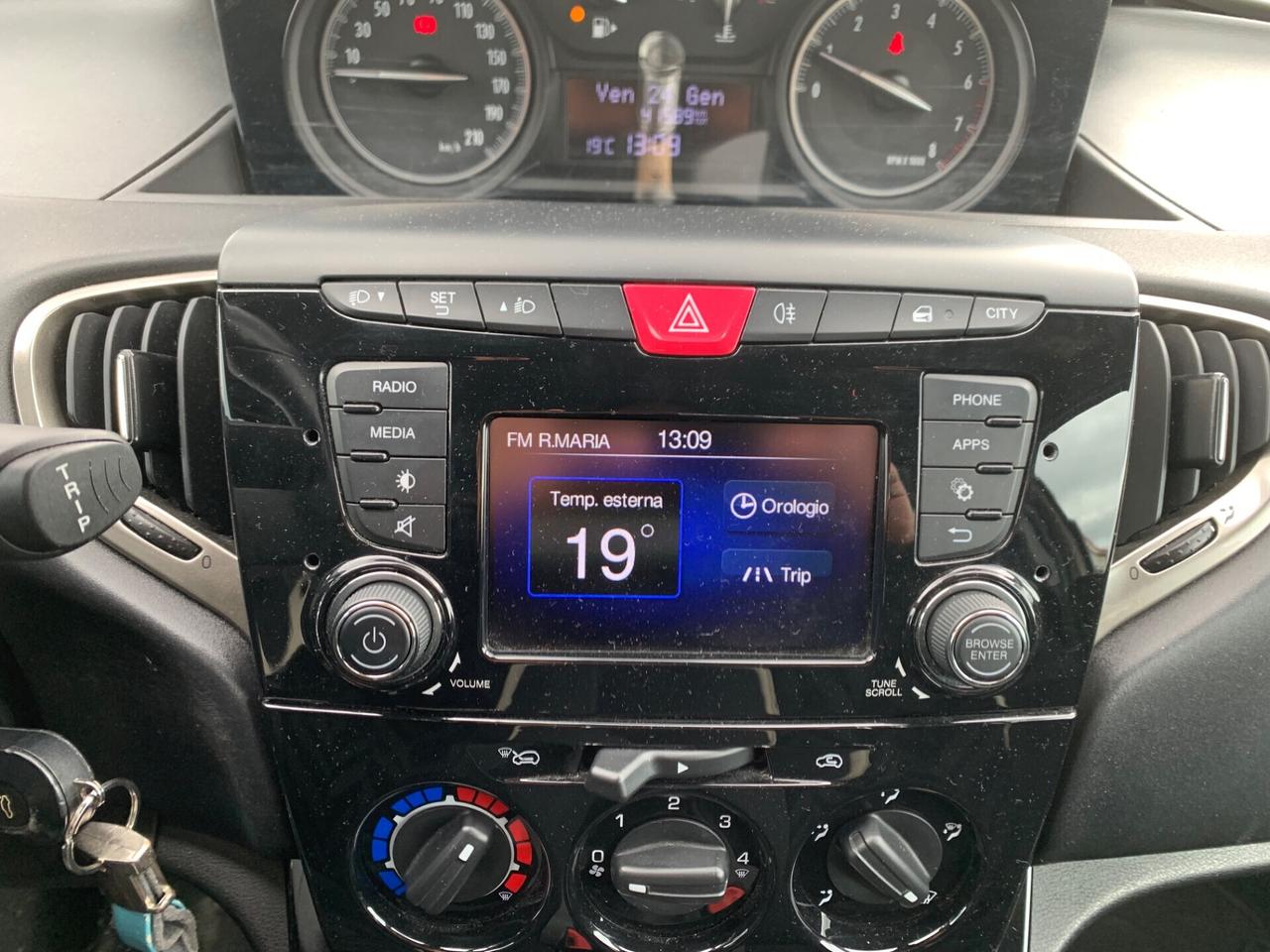 Lancia Ypsilon 1.2 69 CV 5 porte Gold