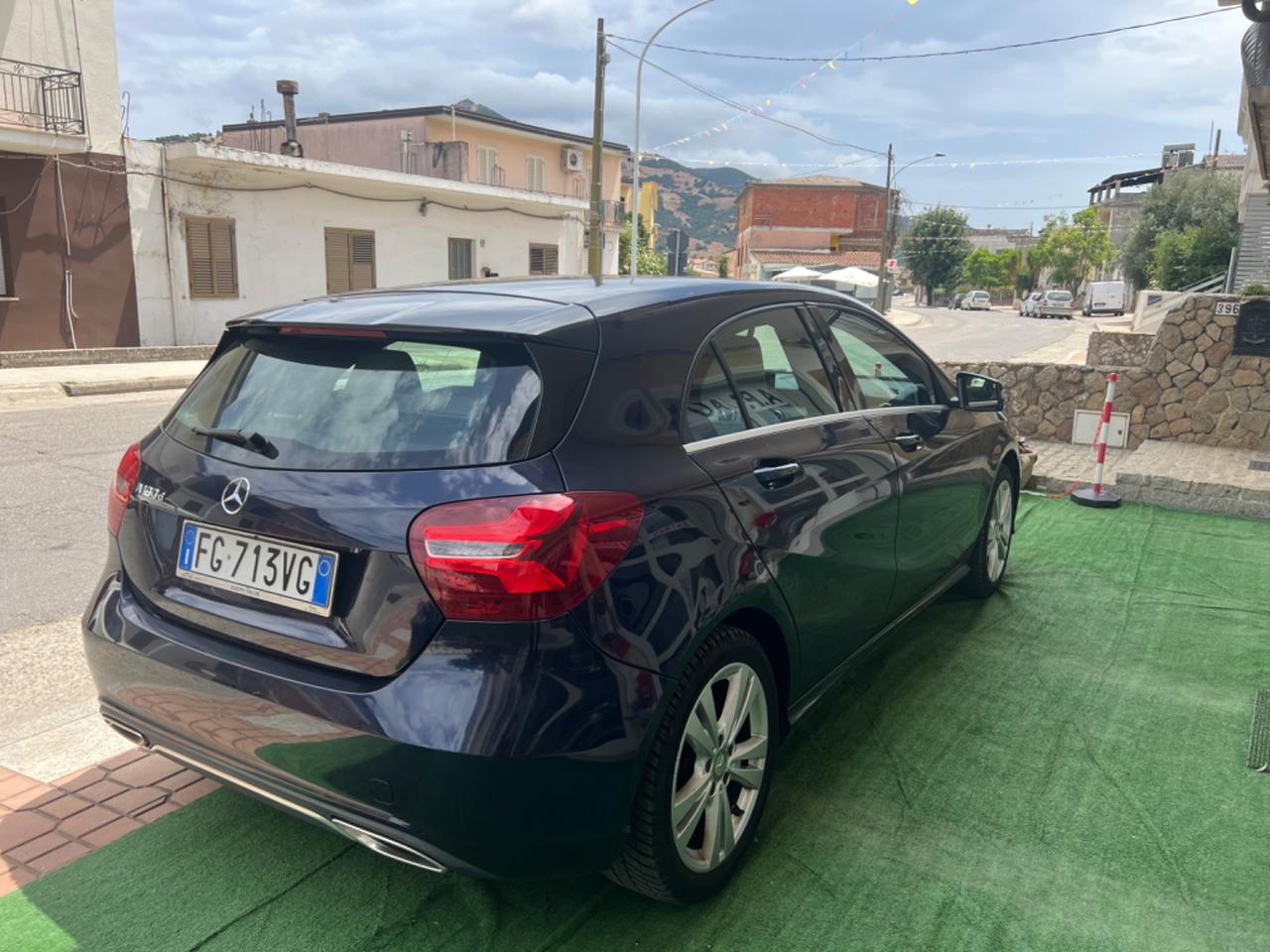 Mercedes-benz A 180 d Premium