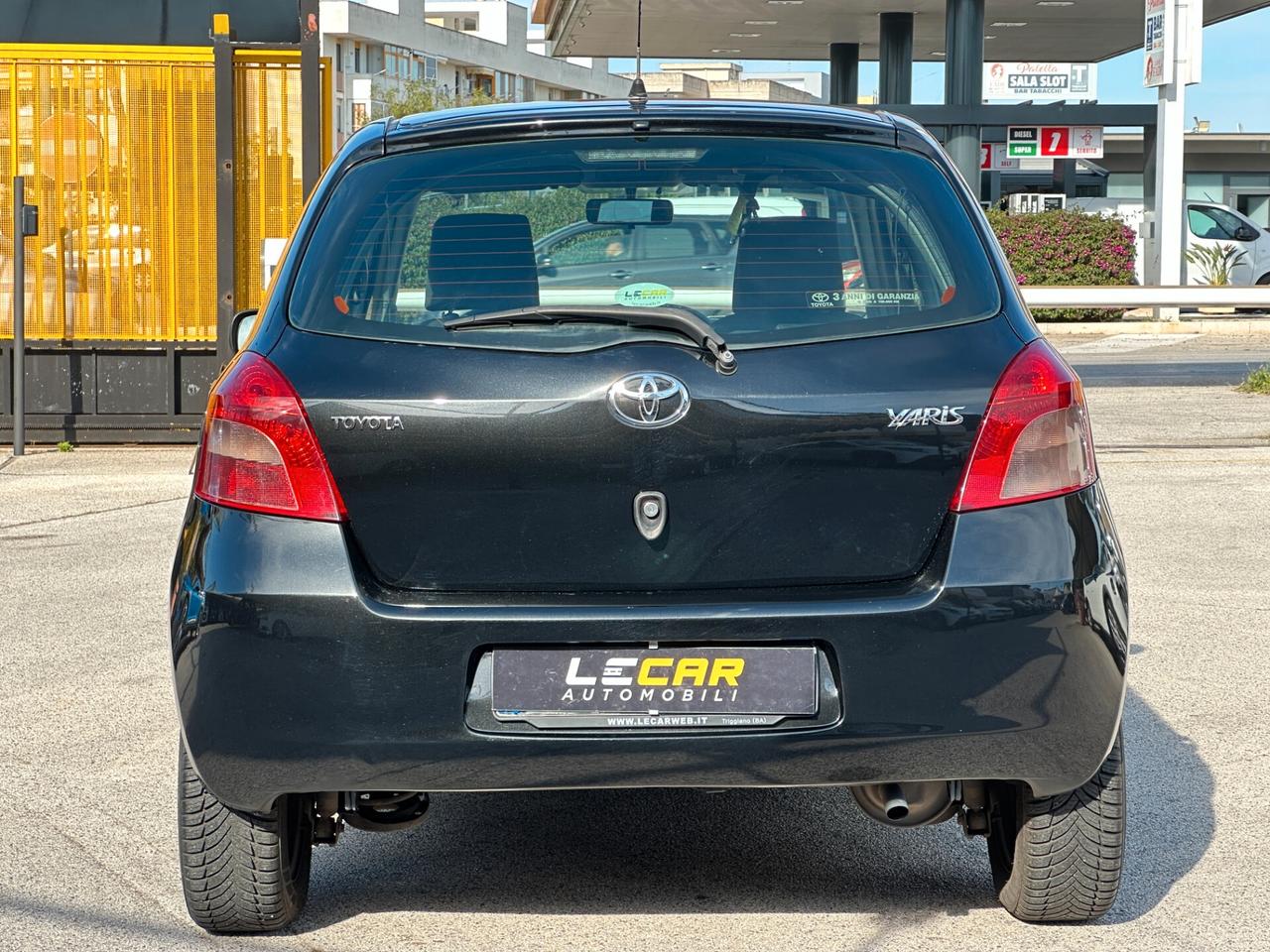 TOYOTA Yaris 1.0 5 porte Now