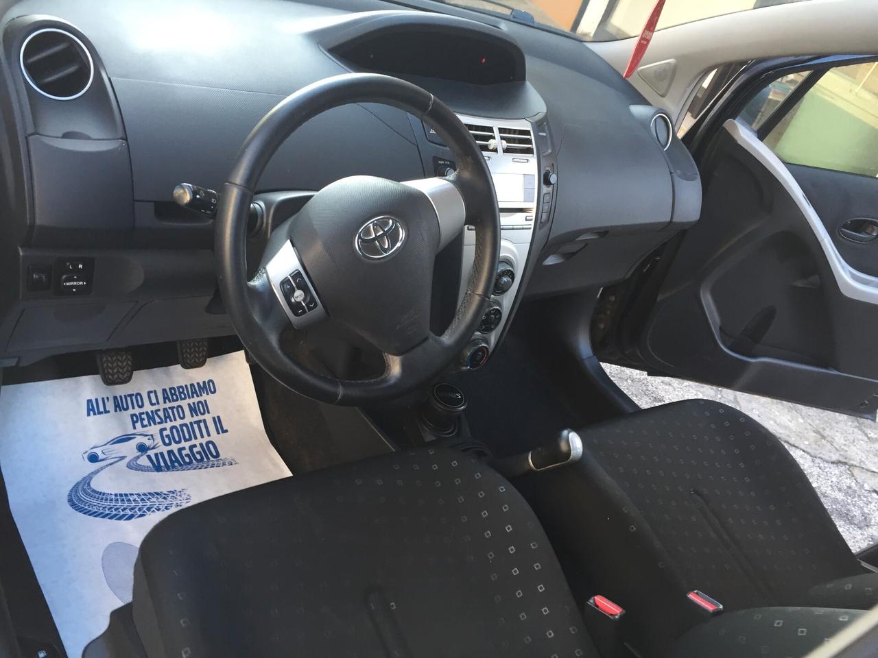 Toyota Yaris 1.0 5 porte Sol X NEOPATENTATI