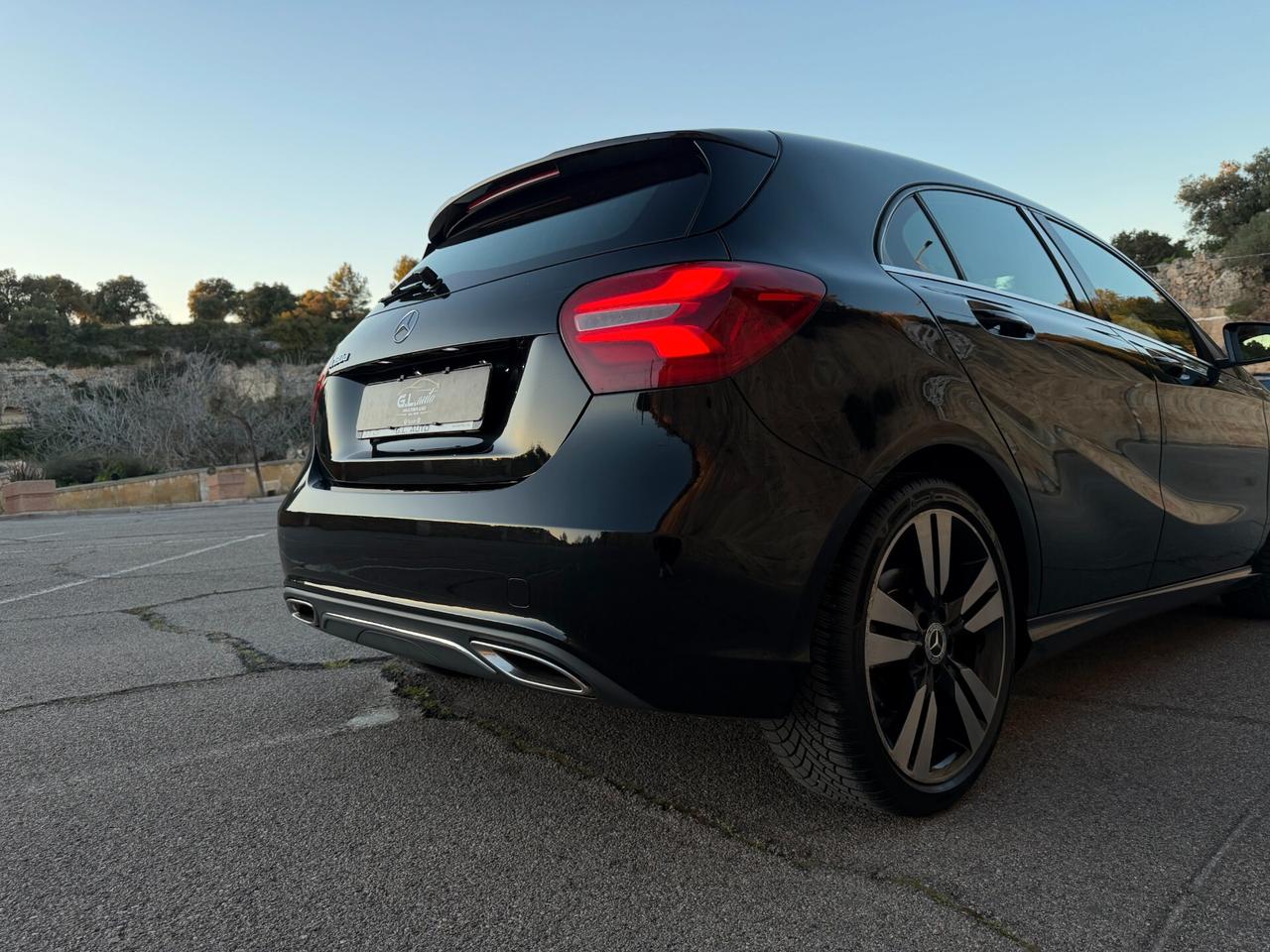 Mercedes A180 SPORT/1500 110CV/FULL LED/NAVI/18"