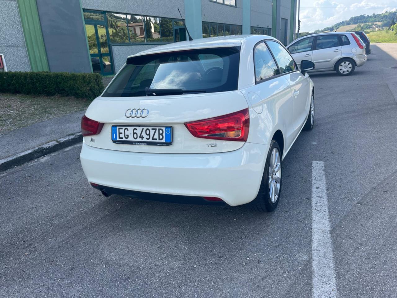 Audi A1 1.6 TDI 90 CV OK ANCHE NEOPATENTATI