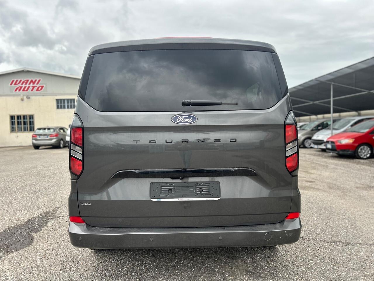 Ford Tourneo Custom Ibrido Plug-in 9 POSTI